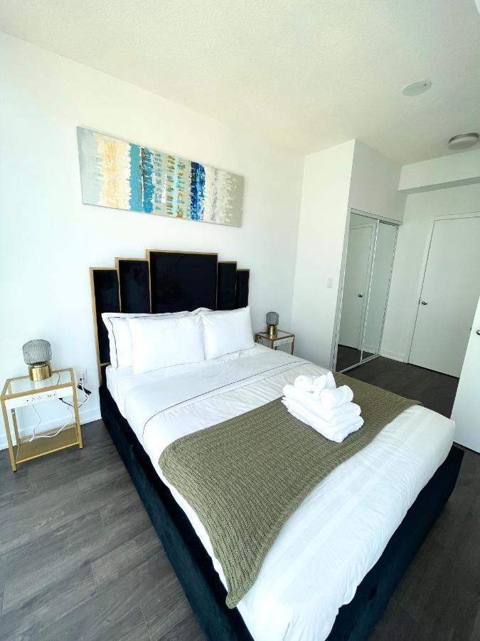 Stunning Luxurious Lakeview Condo By Cn Tower Toronto Luaran gambar