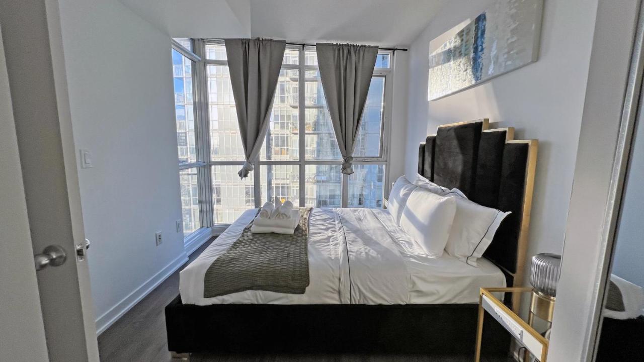 Stunning Luxurious Lakeview Condo By Cn Tower Toronto Luaran gambar